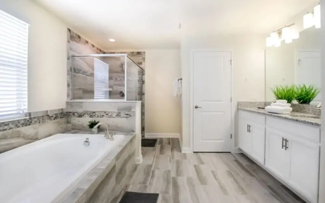 6 Bedroom 5 Bathroom Vacation Home