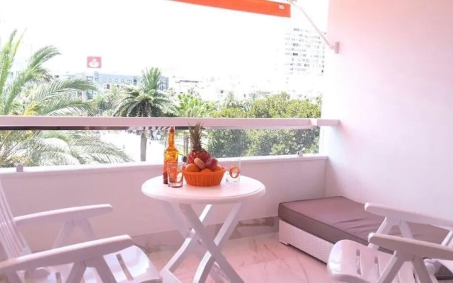 Santa Catalina Beach Flat by Canary365