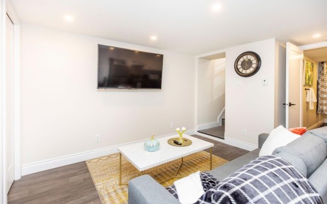 Prime Location - Luxury 1BR With King Bed - Steps From Byward Market