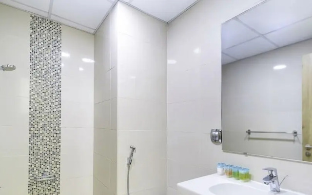 LUX  The Continental Marina Suite