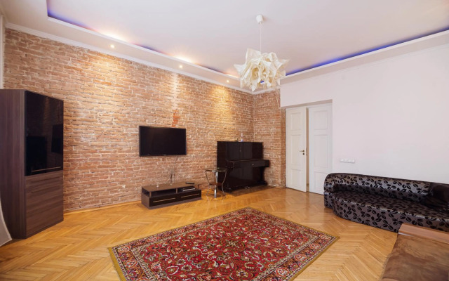 Апартаменти біля площі Ринок