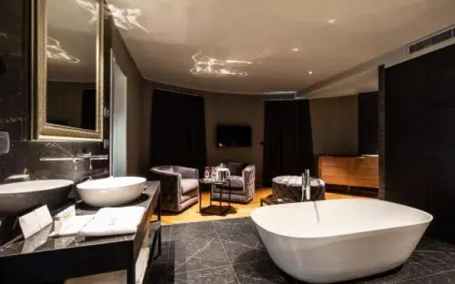 Dam Boutique Hotel And Restaurant