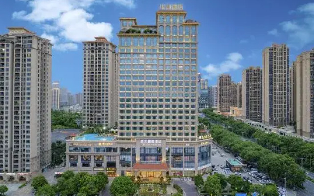 Hua He International Hotel