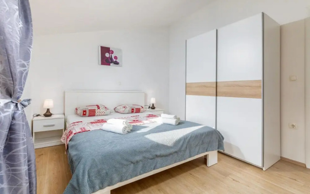 Beautiful Apartment in Pula With Wifi and 2 Bedrooms