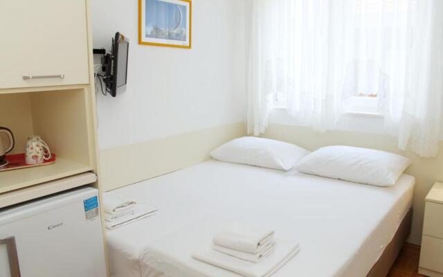 Mito Rooms and Apartments