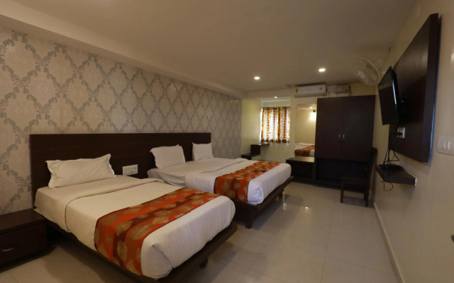 OYO 11414 Hotel Silver Suites