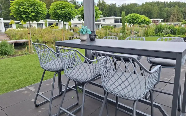 Luxury Villa With Veranda Screen Sups and Canoe
