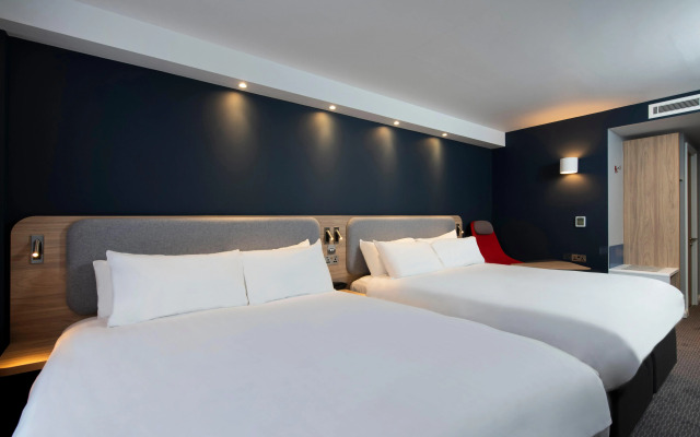 Holiday Inn Express Edinburgh City West by IHG
