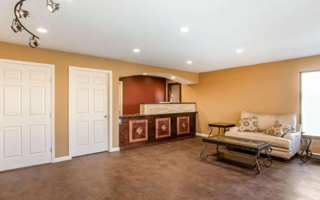 Rodeway Inn & Suites