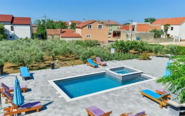 Apartments Franica With Heated Pool and Hot-tub