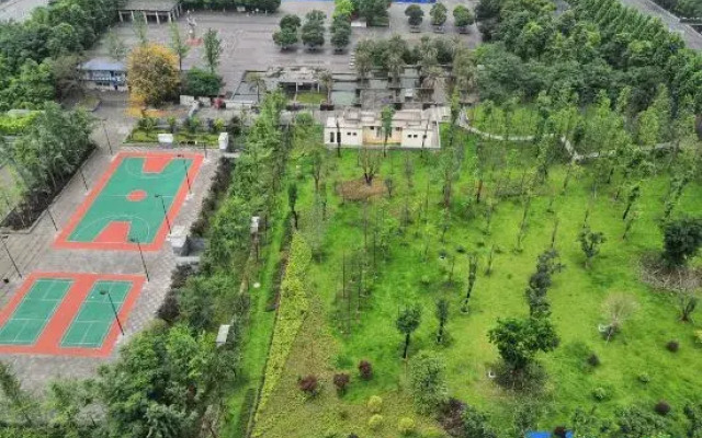 Zhongyi Hotel (Chongqing West Station Branch)