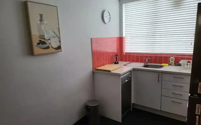 Homely 1 Bedroom Retreat in South Yarra With Balcony