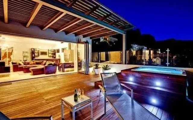 Sea And Rock Villa