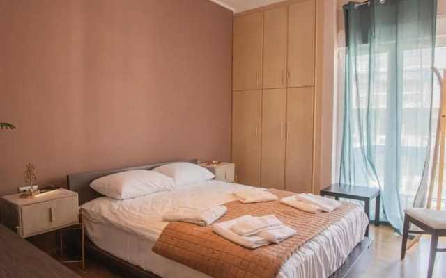 Urban Oasis Stylish Apt in Piraeus Centr