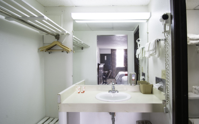 OYO Hotel Hutchinson KS West 4th Ave