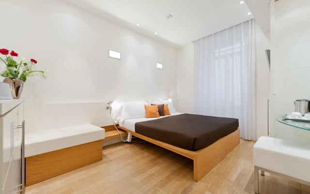 Hotel White