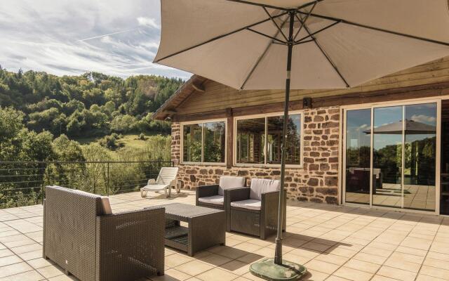 Modern Villa in Serilhac with Private Pool