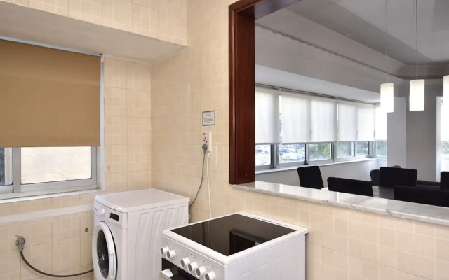 Bright and Central 2 Bedroom With Harbour View