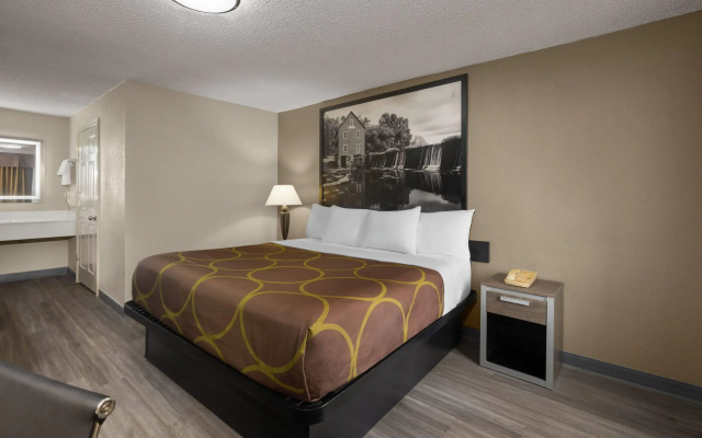 Super 8 by Wyndham Macon West