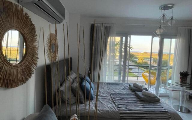 Relaxing Studio by the Sea