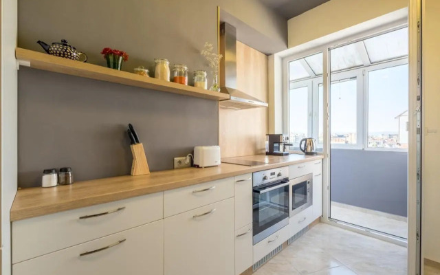 ARTistic & Spacious 2BD Central Apt