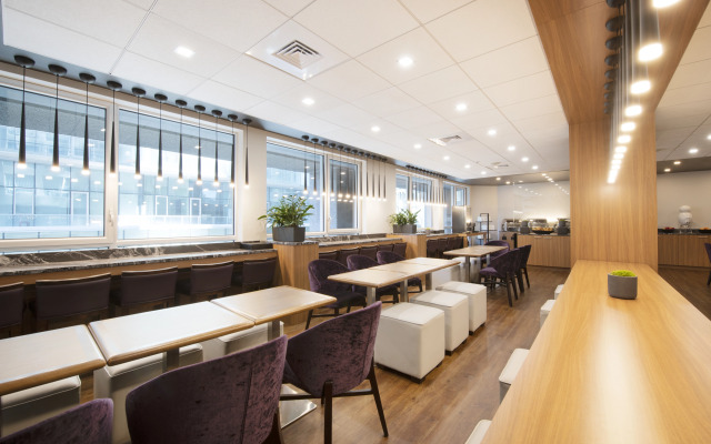 Warwick Le Crystal - Montréal