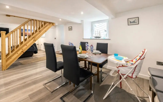 Beach Side House in Beautiful Borth
