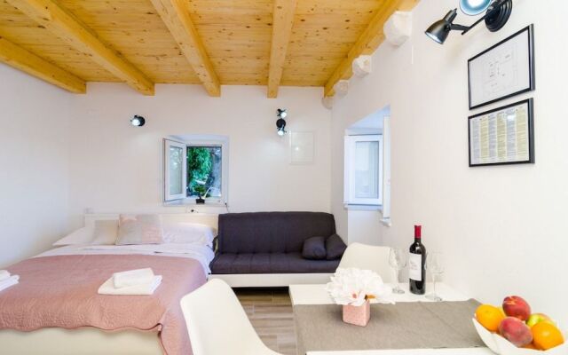 Shining Star Apartments