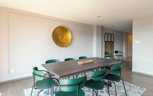 Penthouse Near Masaryk , Sleeps 16 , Pet Friendly