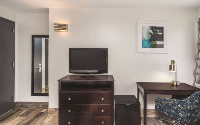 La Quinta Inn & Suites by Wyndham Brooklyn Downtown