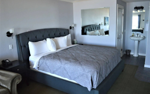 Starfish Manor Oceanfront Hotel