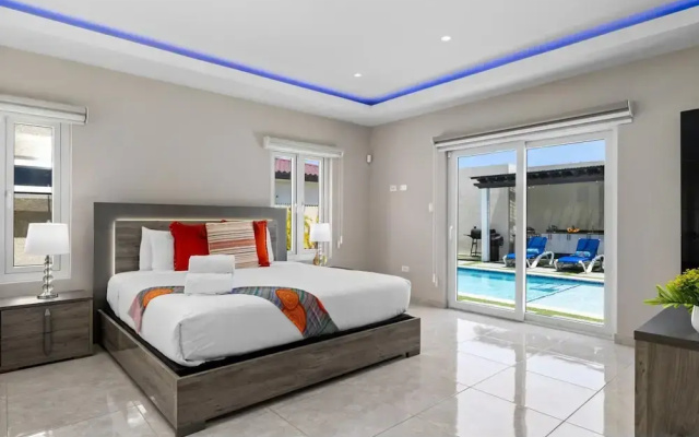 NEW 5br5ba w Private Pool Puttputt Close2beach
