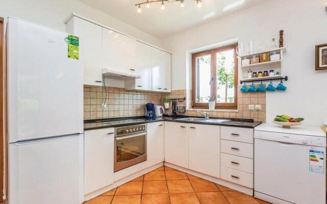 Beautiful Home in Dobrinj With Wifi and 4 Bedrooms