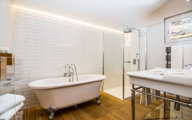 Waldhotel Fletschhorn - Panoramic Retreat in Saas Fee