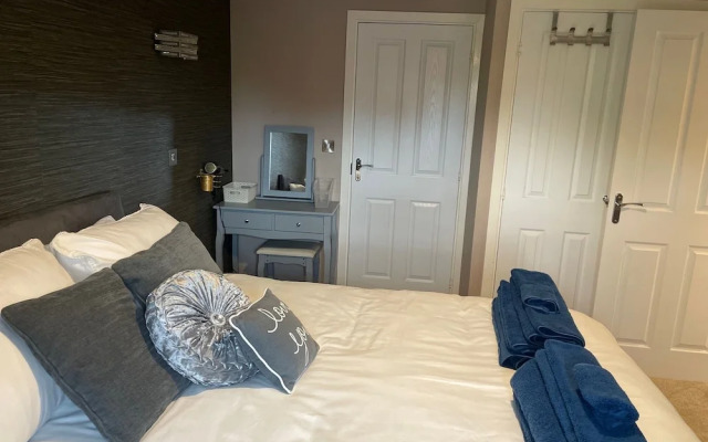 Fantastic, pet Friendly 3 Bedroom House in Bedford