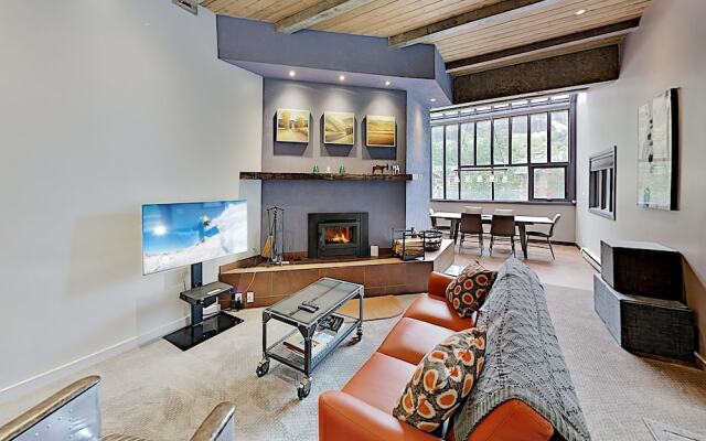 15tru1zs 2 Bedroom Condo