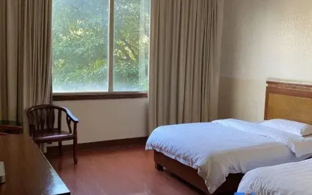 Hezhou Jinyuegui Hotel