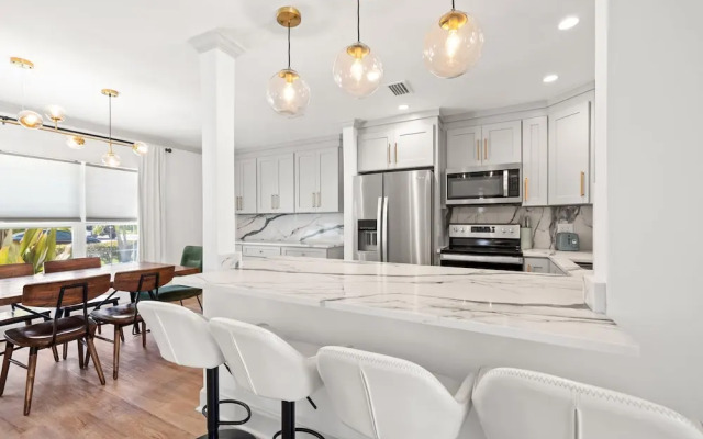 Stylish Villa Near Treasure Island Beaches