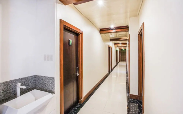 OYO 489 Casa Mia Hotel Suites