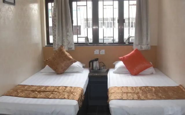 Empire Commercial Hotel