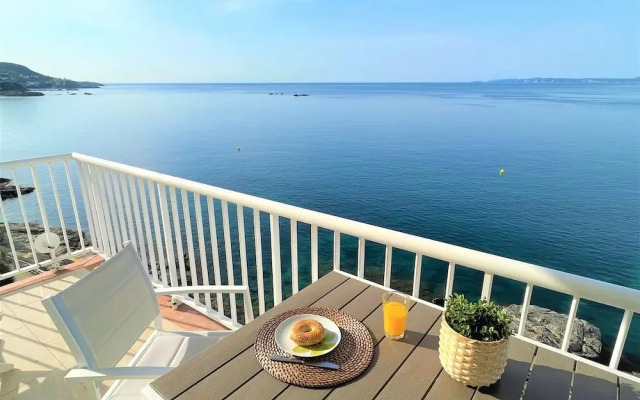 Pretty Apartment With Balcony