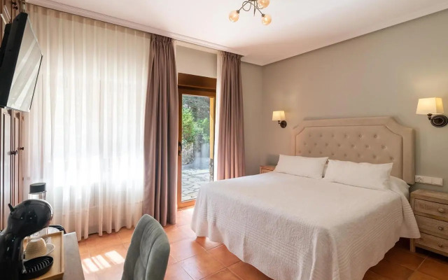 Logis Hotel La Casa De Juansabeli