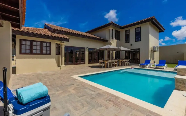 Large 5BR Villa With Private Pool Near Eagle Beach