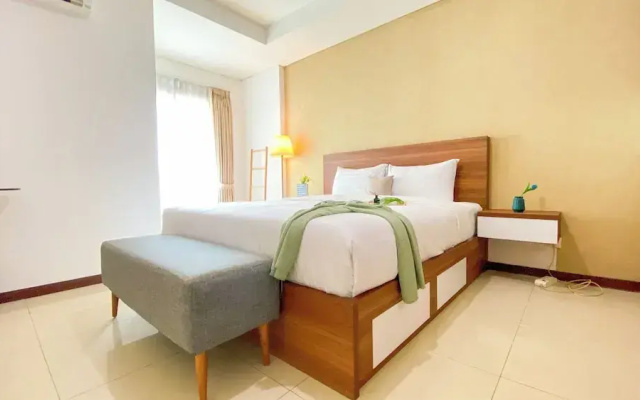 Homey And Comfort 2Br Green Bay Condominium Apartment