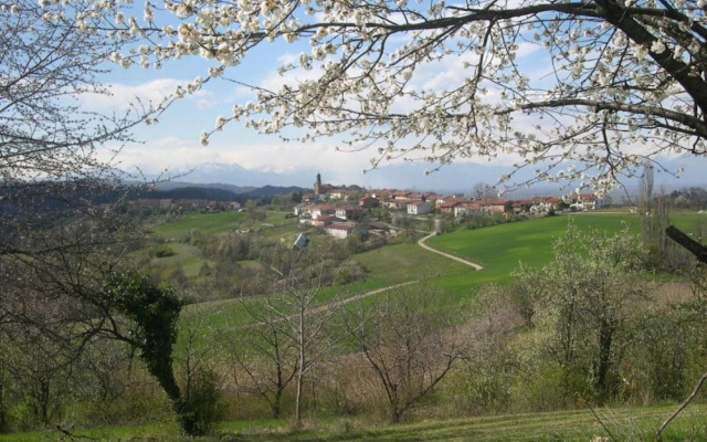 Charming Castle Stay, Robella