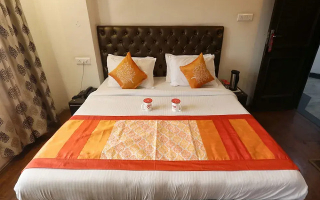 OYO Rooms 055 Mall Rd Tourism Lift