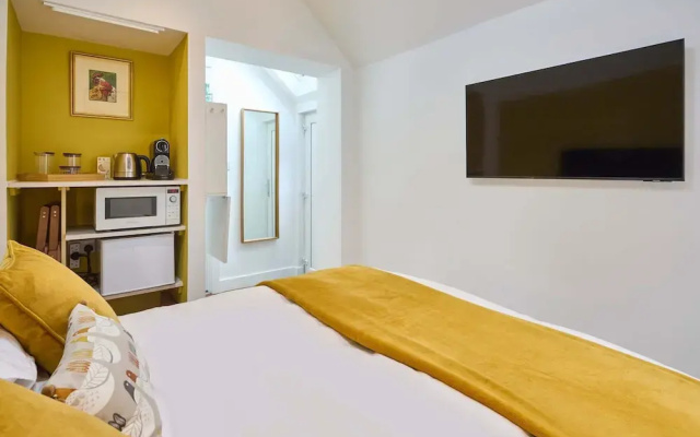 Host Stay Garden Studio