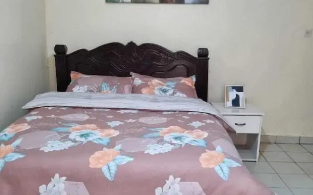 Lux Suites 2 Bedroom Donholm Bungalow