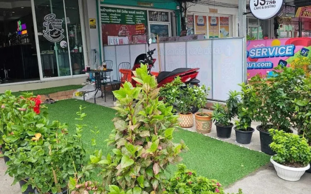 JS786CAFFE&HOSTEL