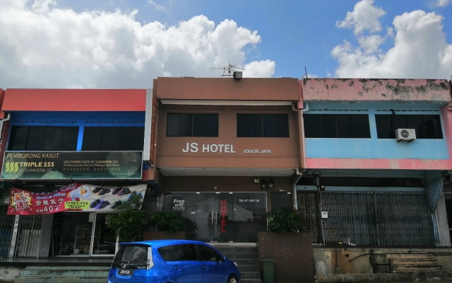 OYO 89985 Js Hotel